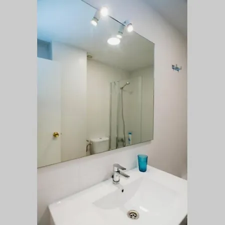 Gatu Bani Con Terraza Y Vista Frontal Al Mar, Preferente Mayores De 25 Anos Y Familias Cadiz