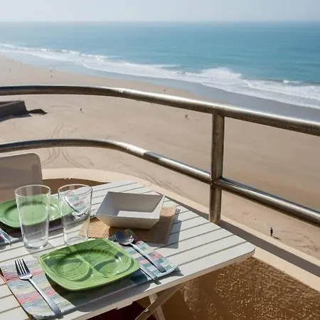 Apartment Gatu Bani Con Terraza Y Vista Frontal Al Mar, Preferente Mayores De 25 Anos Y Familias