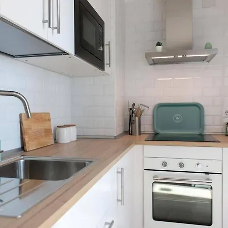 Gatu Bani Con Terraza Y Vista Frontal Al Mar, Preferente Mayores De 25 Anos Y Familias * Cádiz