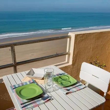 Gatu Bani Con Terraza Y Vista Frontal Al Mar, Preferente Mayores De 25 Anos Y Familias * Cadiz