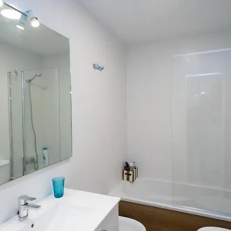 Gatu Bani Con Terraza Y Vista Frontal Al Mar, Preferente Mayores De 25 Anos Y Familias Apartment *