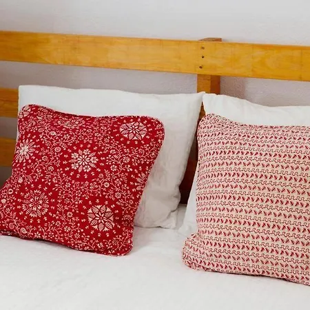 Gatu Bani Con Terraza Y Vista Frontal Al Mar, Preferente Mayores De 25 Anos Y Familias