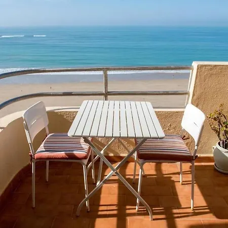 Gatu Bani Con Terraza Y Vista Frontal Al Mar, Preferente Mayores De 25 Anos Y Familias Cadiz