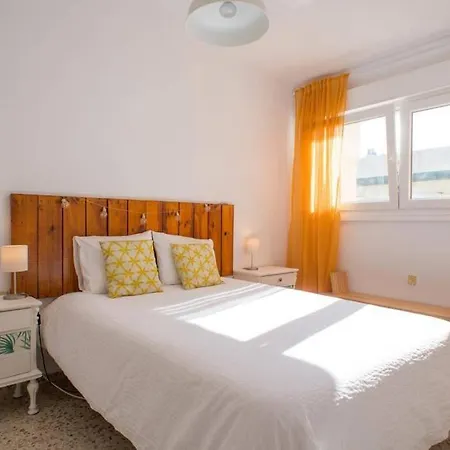 Gatu Bani Con Terraza Y Vista Frontal Al Mar, Preferente Mayores De 25 Anos Y Familias * Cadiz
