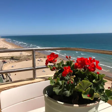 Apartment Gatu Bani Con Terraza Y Vista Frontal Al Mar, Preferente Mayores De 25 Anos Y Familias *