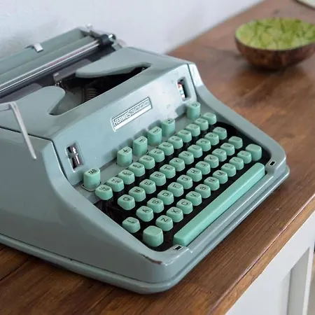 Gatu Bani Con Terraza Y Vista Frontal Al Mar, Preferente Mayores De 25 Anos Y Familias