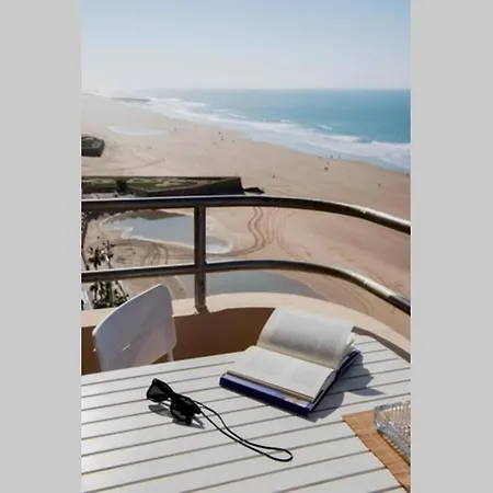 Gatu Bani Con Terraza Y Vista Frontal Al Mar, Preferente Mayores De 25 Anos Y Familias كاديز