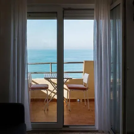 Gatu Bani Con Terraza Y Vista Frontal Al Mar, Preferente Mayores De 25 Anos Y Familias *