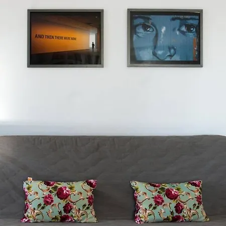 Gatu Bani Con Terraza Y Vista Frontal Al Mar, Preferente Mayores De 25 Anos Y Familias *