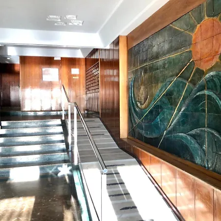 Gatu Bani Con Terraza Y Vista Frontal Al Mar, Preferente Mayores De 25 Anos Y Familias *