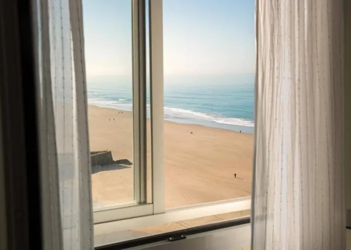 Apartamento Gatu Bani Con Terraza Y Vista Frontal Al Mar, Preferente Mayores De 25 Anos Y Familias *