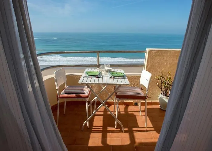 Gatu Bani Con Terraza Y Vista Frontal Al Mar, Preferente Mayores De 25 Anos Y Familias Apartamento