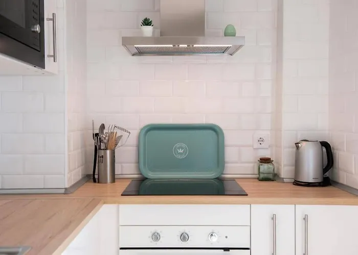 Gatu Bani Con Terraza Y Vista Frontal Al Mar, Preferente Mayores De 25 Anos Y Familias كاديز