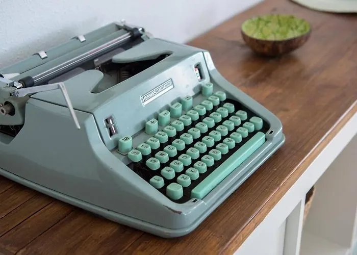 Gatu Bani Con Terraza Y Vista Frontal Al Mar, Preferente Mayores De 25 Anos Y Familias