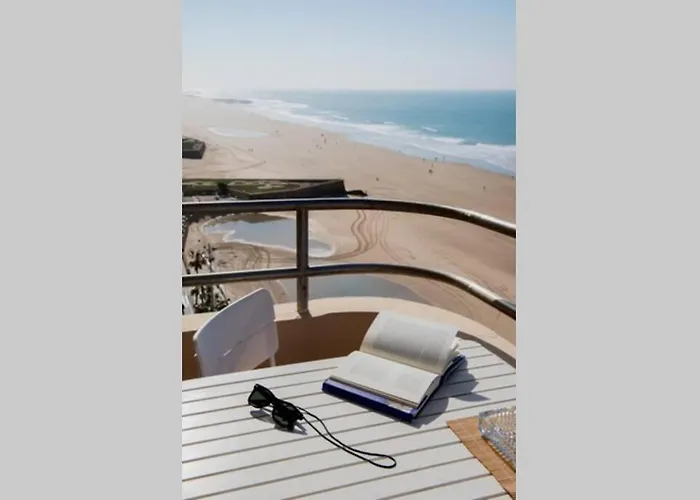 Gatu Bani Con Terraza Y Vista Frontal Al Mar, Preferente Mayores De 25 Anos Y Familias كاديز