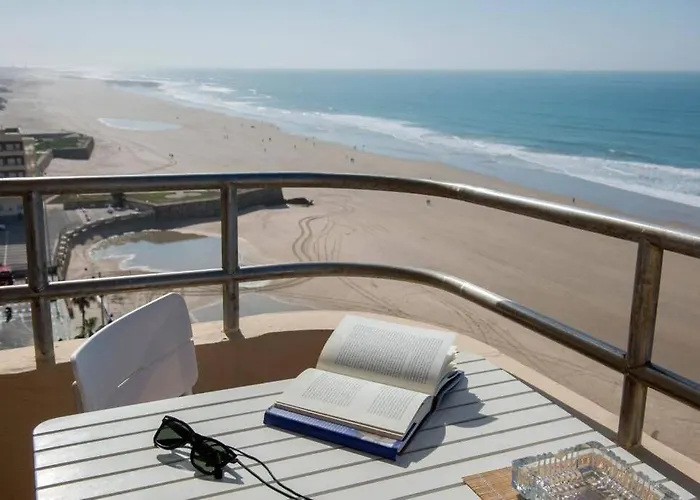 Gatu Bani Con Terraza Y Vista Frontal Al Mar, Preferente Mayores De 25 Anos Y Familias