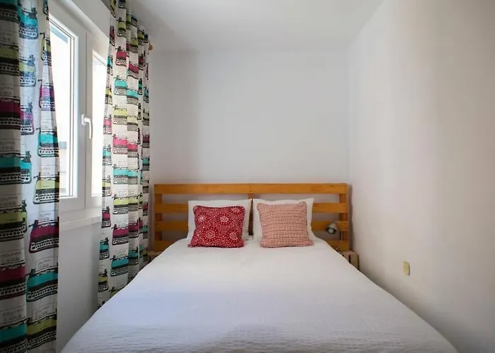 Apartamento Gatu Bani Con Terraza Y Vista Frontal Al Mar, Preferente Mayores De 25 Anos Y Familias