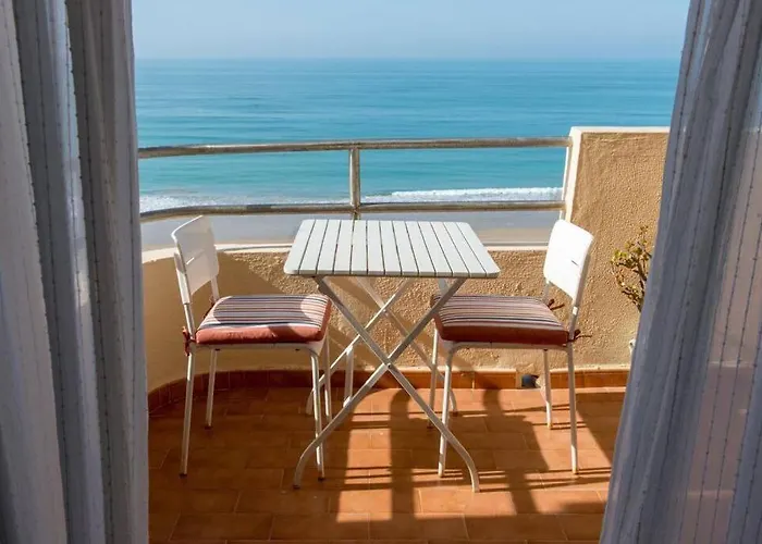 Gatu Bani Con Terraza Y Vista Frontal Al Mar, Preferente Mayores De 25 Anos Y Familias Apartamento