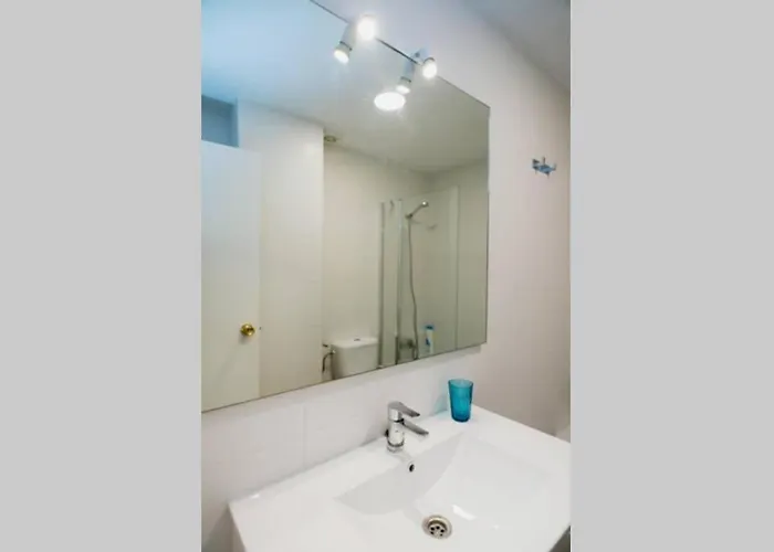 Gatu Bani Con Terraza Y Vista Frontal Al Mar, Preferente Mayores De 25 Anos Y Familias كاديز