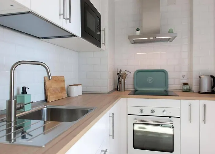 Gatu Bani Con Terraza Y Vista Frontal Al Mar, Preferente Mayores De 25 Anos Y Familias * كاديز