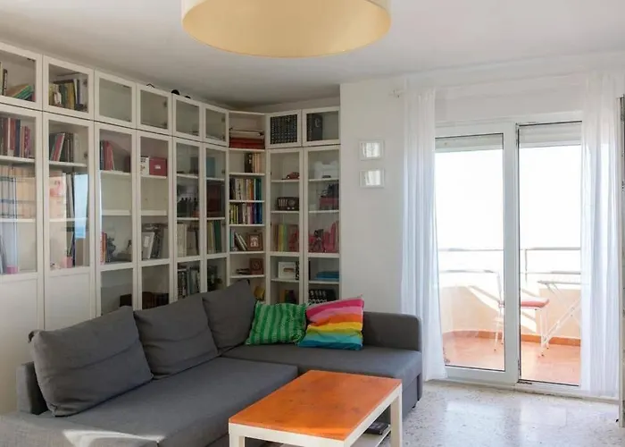 Gatu Bani Con Terraza Y Vista Frontal Al Mar, Preferente Mayores De 25 Anos Y Familias Apartamento