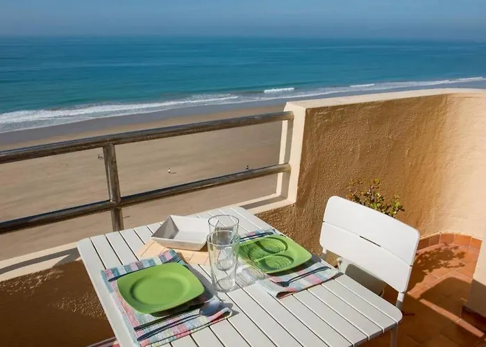 Gatu Bani Con Terraza Y Vista Frontal Al Mar, Preferente Mayores De 25 Anos Y Familias * كاديز