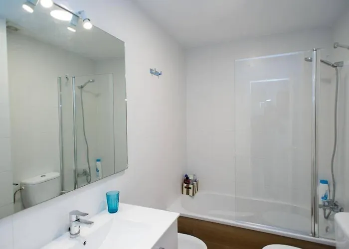 Gatu Bani Con Terraza Y Vista Frontal Al Mar, Preferente Mayores De 25 Anos Y Familias Apartamento *