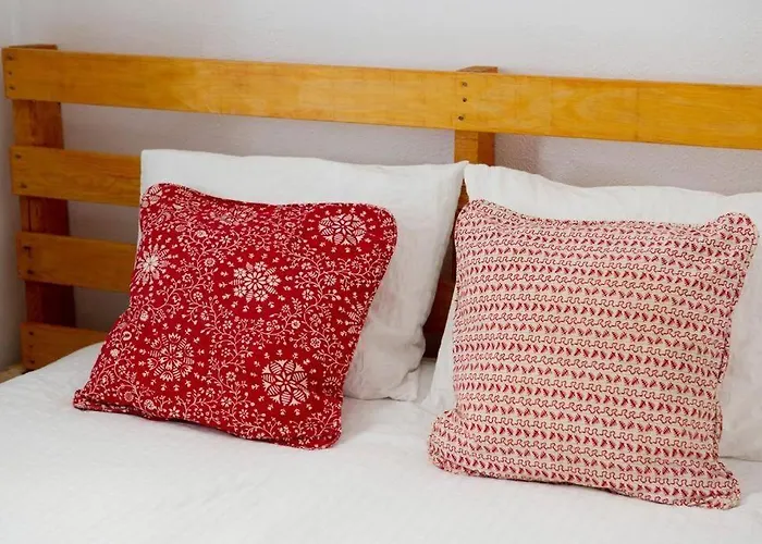 Gatu Bani Con Terraza Y Vista Frontal Al Mar, Preferente Mayores De 25 Anos Y Familias