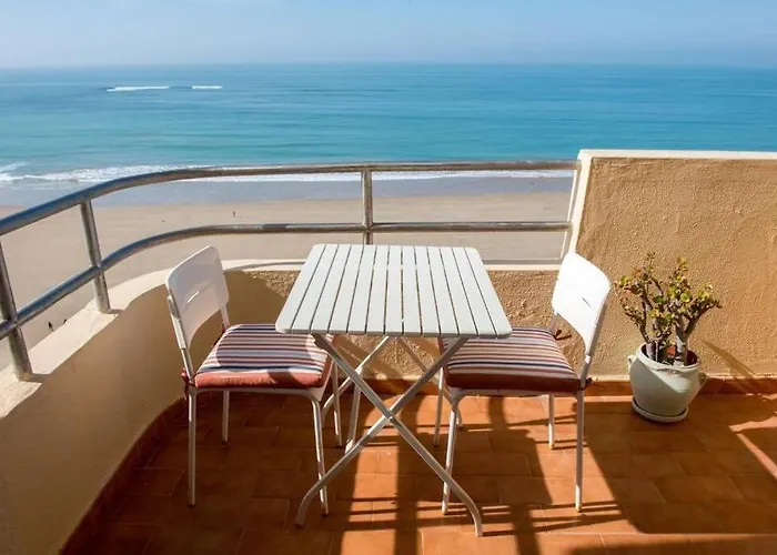Gatu Bani Con Terraza Y Vista Frontal Al Mar, Preferente Mayores De 25 Anos Y Familias كاديز