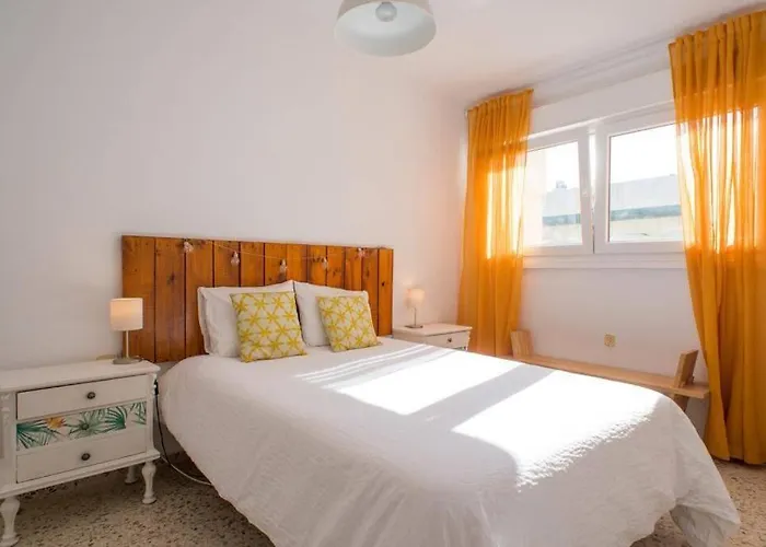 Gatu Bani Con Terraza Y Vista Frontal Al Mar, Preferente Mayores De 25 Anos Y Familias * Cádis