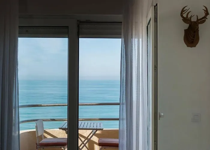 Gatu Bani Con Terraza Y Vista Frontal Al Mar, Preferente Mayores De 25 Anos Y Familias شقة *