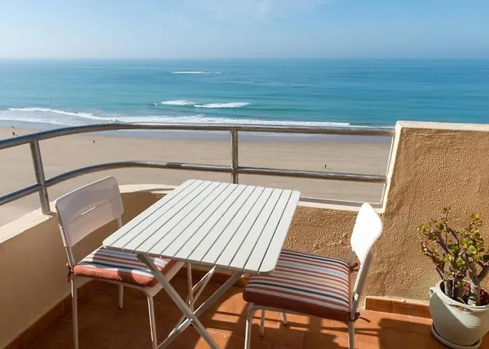 Gatu Bani Con Terraza Y Vista Frontal Al Mar, Preferente Mayores De 25 Anos Y Familias Apartamento Cádis