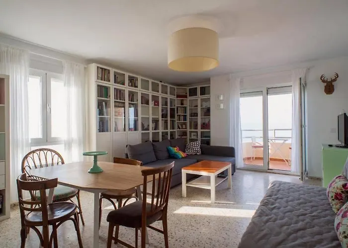 شقة Gatu Bani Con Terraza Y Vista Frontal Al Mar, Preferente Mayores De 25 Anos Y Familias