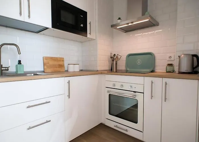 Gatu Bani Con Terraza Y Vista Frontal Al Mar, Preferente Mayores De 25 Anos Y Familias Apartamento *