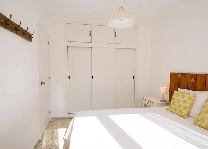 Gatu Bani Con Terraza Y Vista Frontal Al Mar, Preferente Mayores De 25 Anos Y Familias Apartamento Cádis