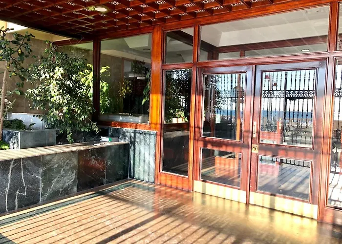 Apartamento Gatu Bani Con Terraza Y Vista Frontal Al Mar, Preferente Mayores De 25 Anos Y Familias Cádis