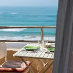 Gatu Bani Con Terraza Y Vista Frontal Al Mar, Preferente Mayores De 25 Anos Y Familias *