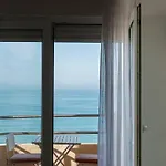 Gatu Bani Con Terraza Y Vista Frontal Al Mar, Preferente Mayores De 25 Anos Y Familias Apartment *